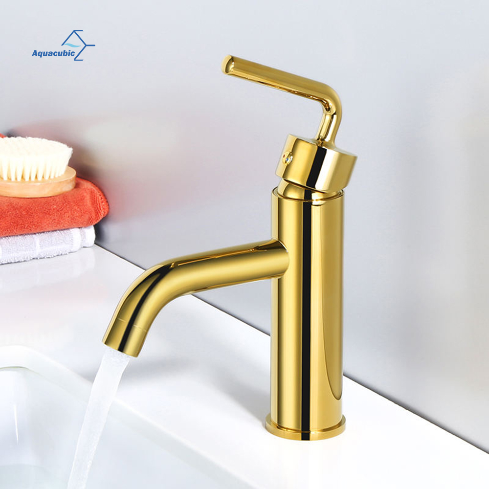 Grifos de baño mezcladores de lavabo de tres agujeros de latón con doble manija acabado en oro cepillado de estilo europeo