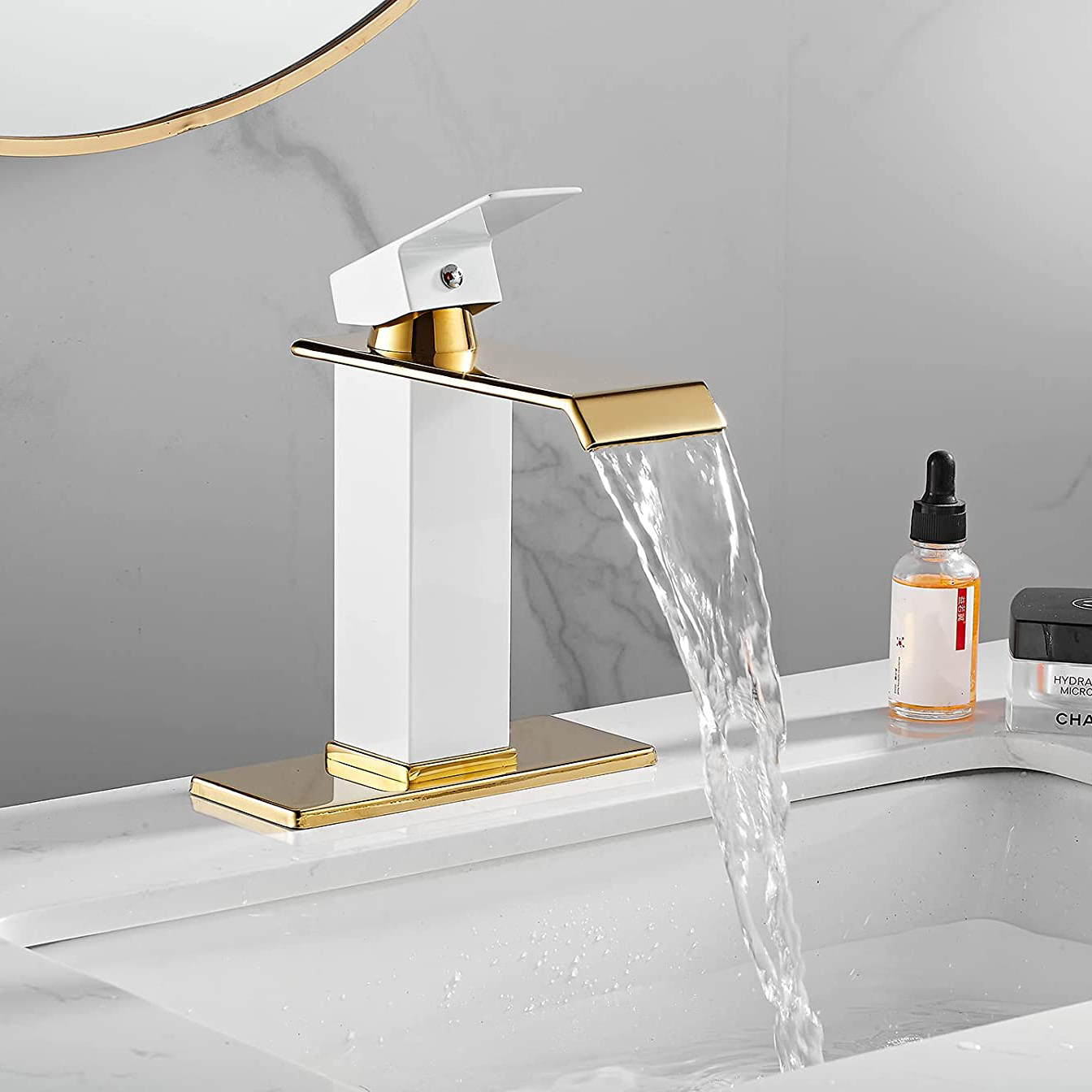 China OEM Aquacubic Factory cUPC Modern Luxury White-Gold SUS304 Grifo de lavabo de cascada Grifo de lavabo de lavabo 