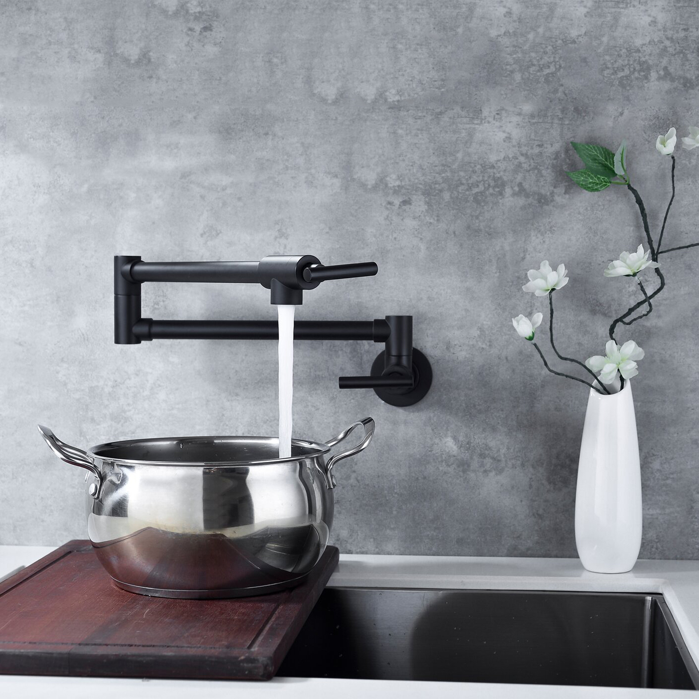 Grifo de llenado de ollas moderno Negro, Grifo de estufa de cocina de montaje en pared, Grifo de fregadero comercial de latón, Brazo plegable giratorio, Orificio único de doble junta estirable con dos manijas