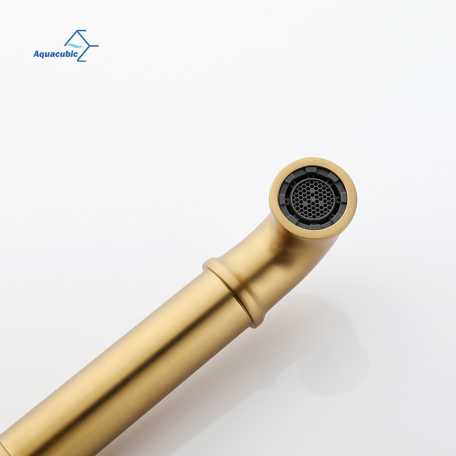 Grifo monomando para lavabo de baño con puente industrial de oro cepillado Aquacubic
