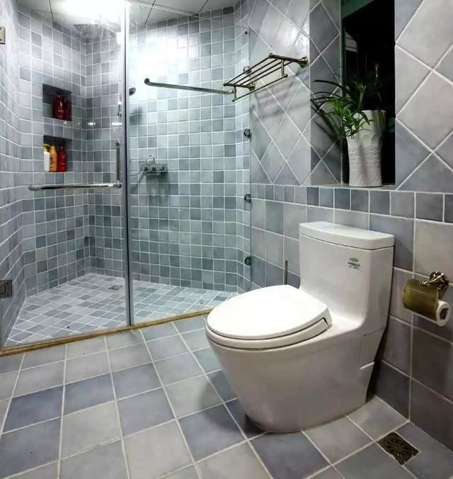 Esta es la primera vez que veo un diseño de baño tan cómodo.