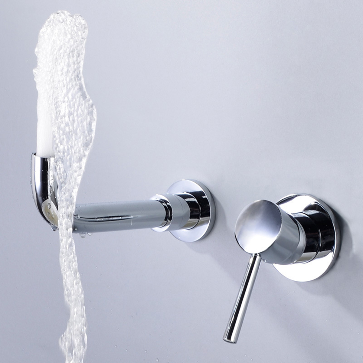 Lavabo del cuarto de baño del lavabo del cuerpo de latón del acabado cromado de Aquacubic en el grifo del fregadero de la pared