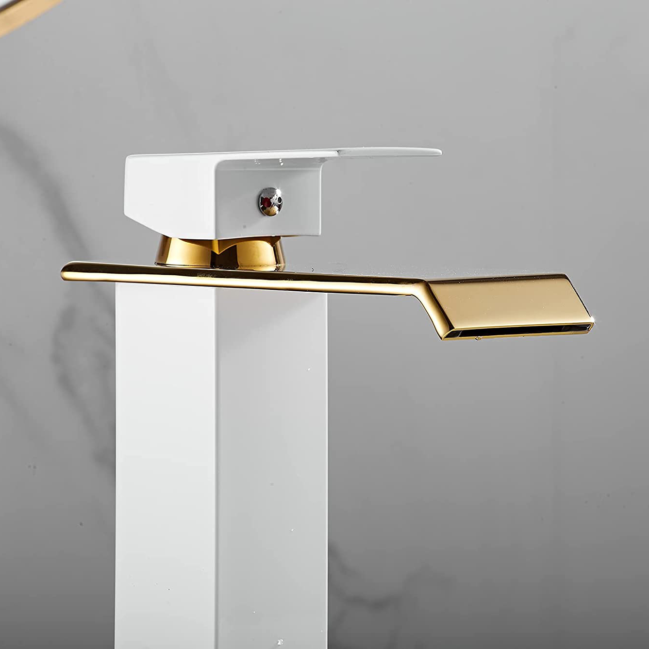 China OEM Aquacubic Factory cUPC Modern Luxury White-Gold SUS304 Grifo de lavabo de cascada Grifo de lavabo de lavabo 
