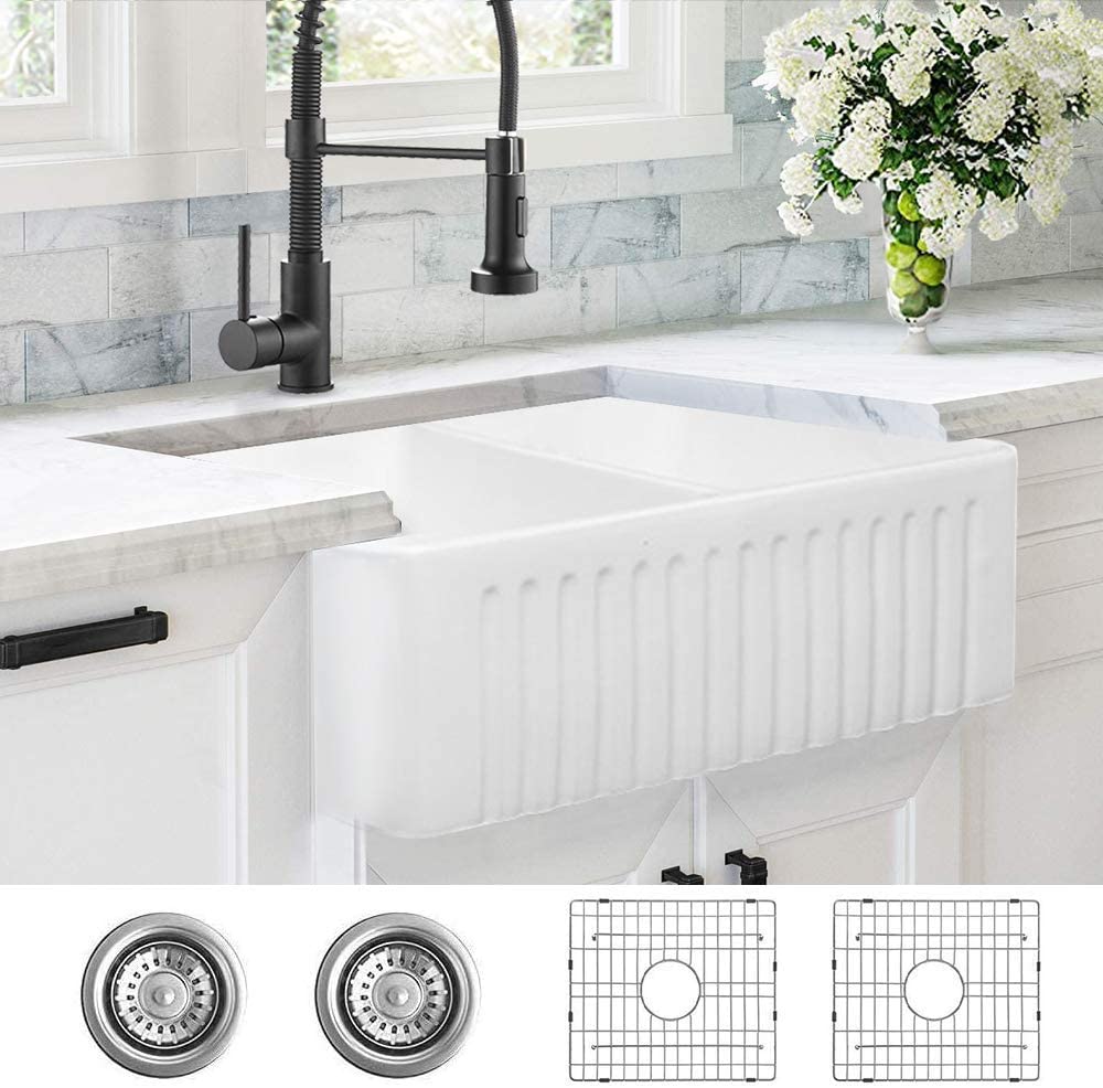 Fregadero de cocina reversible de 33 pulgadas de arcilla refractaria blanca con doble lavabo con 2 rejillas de acero inoxidable y 2 desagües
