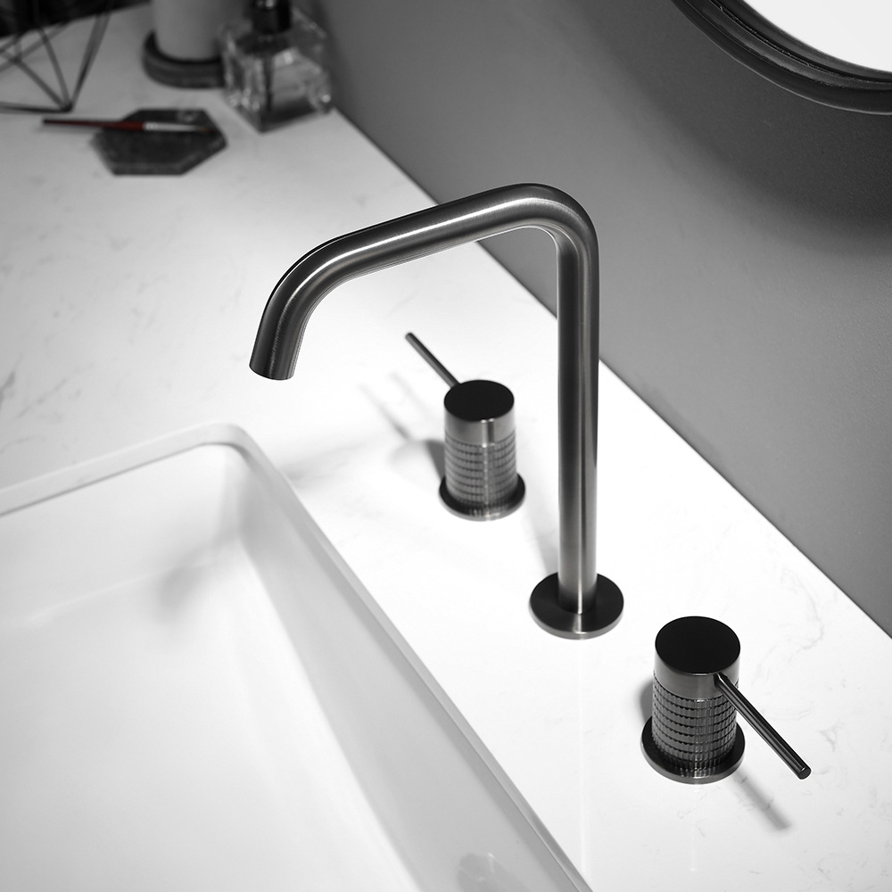 Grifo mezclador de lavabo de latón con 3 orificios y acabado en grafito de fábrica, grifo de baño de latón Torneira Banheiro montado en cubierta