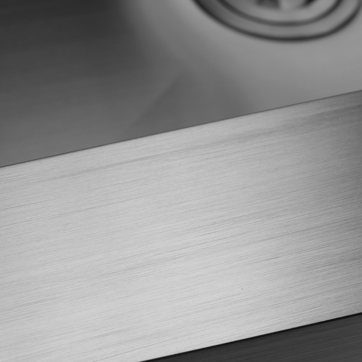 Fregadero de cocina nano PVD de acero inoxidable 304 de calibre 18 hecho a mano con rejilla inferior