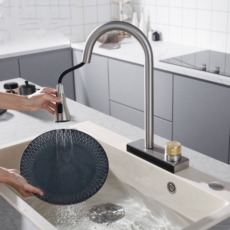 Grifo de cocina de cascada inteligente negro de China con grifos de fregadero con pulverizador desplegable, grifo mezclador de cocina de una sola manija