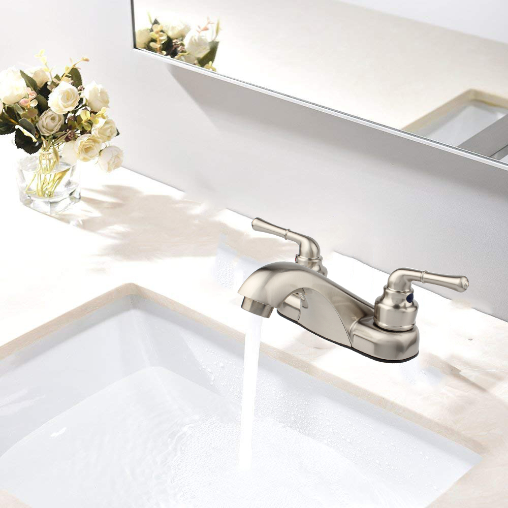 Grifo moderno cepillado para lavabo de baño con juego central de arco bajo y 2 manijas